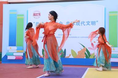1726884007630521.jpg 贵阳学院大学生艺术团歌舞表演.jpg